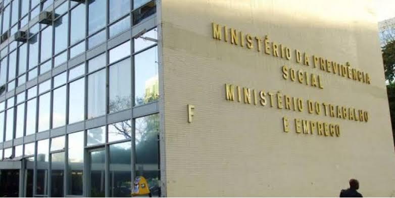ENCONTRO FORTALECE DIÁLOGO ENTRE SINDICATOS E MINISTÉRIO
