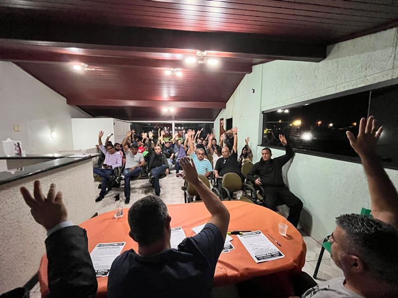 ASSEMBLEIA GERAL EXTRAORDINÁRIA DECIDE PELO REAJUSTE DE 10,16% E AUXÍLIO ALIMENTAÇÃO DE R$ 19,00.