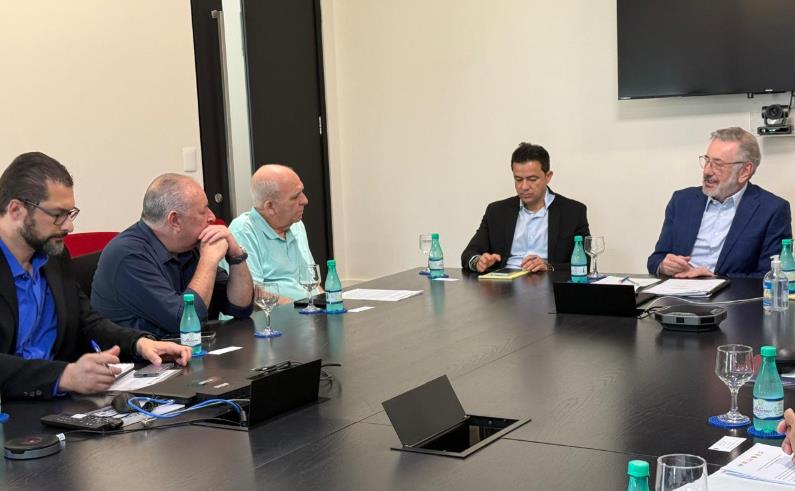 CENTRAIS SINDICAIS DEBATEM TARIFAÇO COM MINISTRO DA INDÚSTRIA